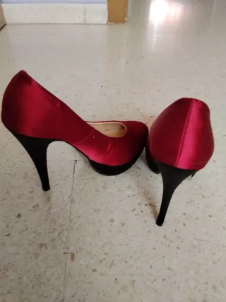 Zapatos de tacón rojos talla 38