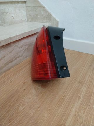 Faro Trasero Izquierdo Peugeot 308SW 2008 2ª mano