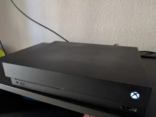 Xbox One X 1TB