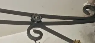 Soporte de hierro para colgar faroles macetas ....