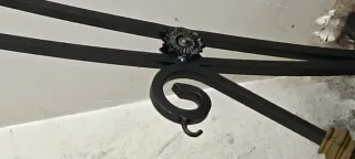 Soporte de hierro para colgar faroles macetas ....