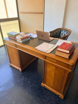 Escritorio clásico madera limoncillo650