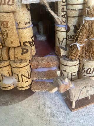 Casita de corcho hecha a mano