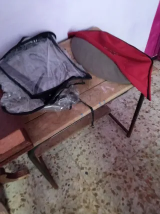 Cochecito bebé rojo y accesorios