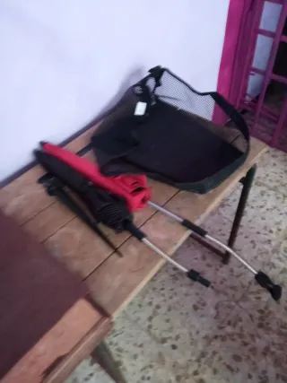Cochecito bebé rojo y accesorios