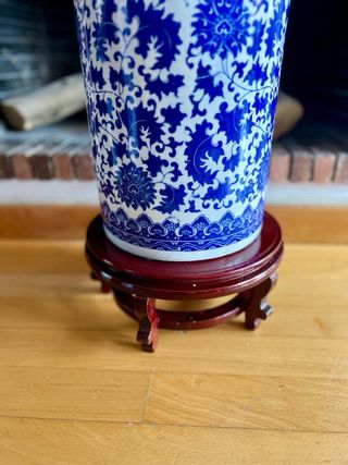 Paragüero de cerámica azul y blanco