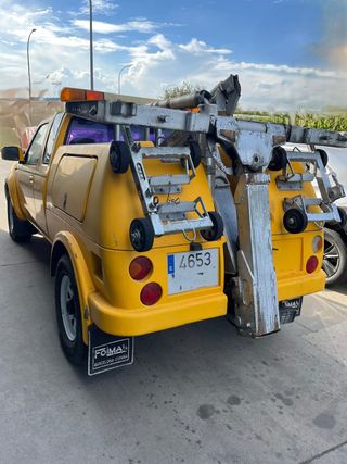 Nissan Navara Grúa 4x4 - 2008 - Para funcionar YA!