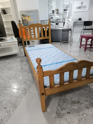 Cama individual de madera