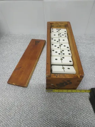 Domino antiguo en caja madera