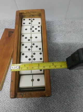 Domino antiguo en caja madera