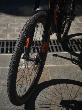 Bici KTM di fascia alta, molto leggera. XC da montagna, nuova