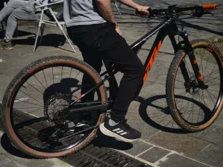 Bici KTM di fascia alta, molto leggera. XC da montagna, nuova