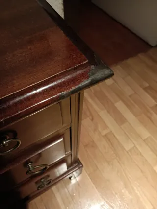 Cómoda de madera marrón