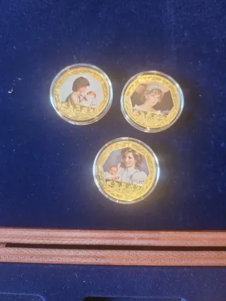 8 Medallas de bronce con baño  Oro 24k Lady Di