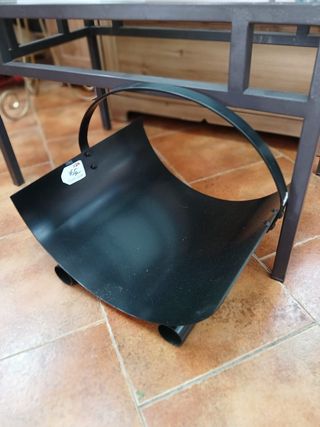 Canasta metálica para leña