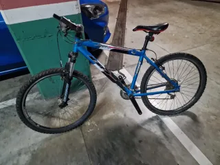 Bicicleta BH azul