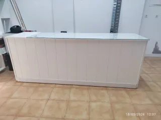 Mostrador 2,40m con encimera de cristal