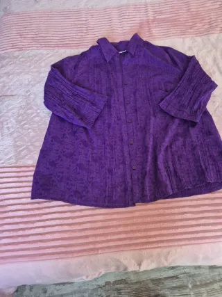 Camisa morada de señora