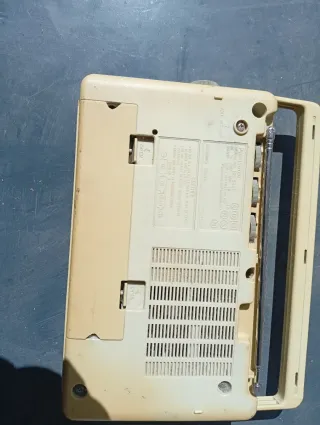 Radio Panasonic Beige y Blanca