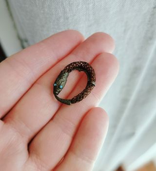 Broche (roto) de luto victoriano pelo humano