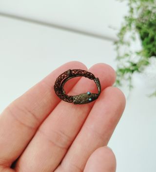 Broche (roto) de luto victoriano pelo humano