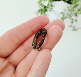 Broche (roto) de luto victoriano pelo humano