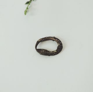 Broche (roto) de luto victoriano pelo humano