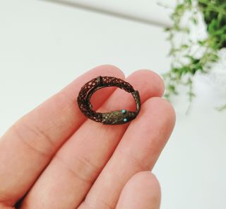 Broche (roto) de luto victoriano pelo humano