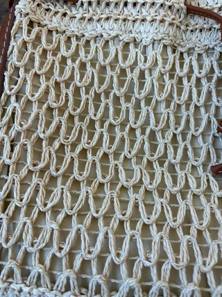 Bolso de rafia y piel