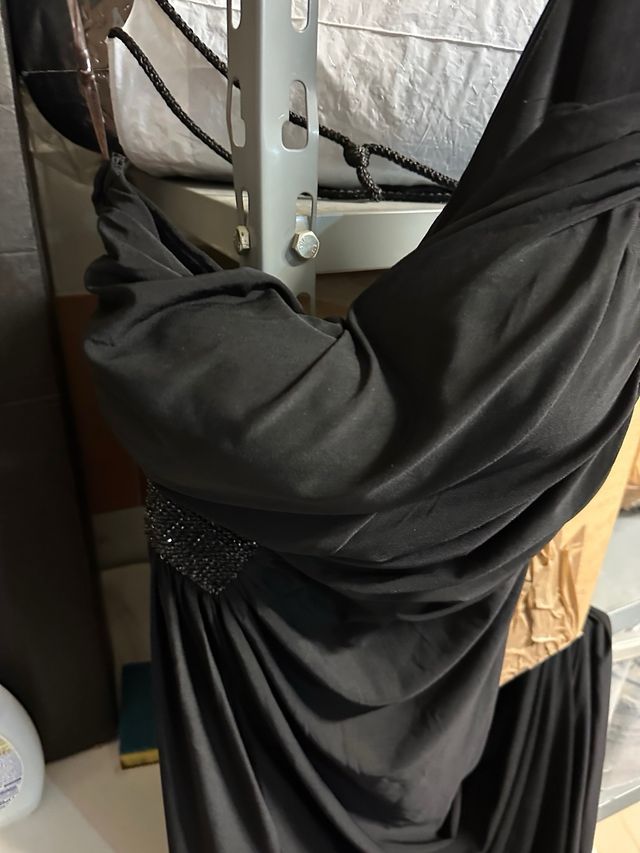 Abito lungo nero monospalla