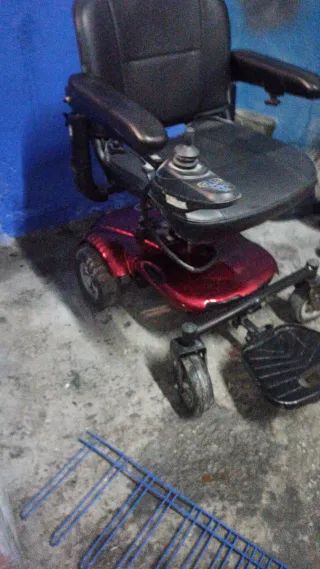 Silla de ruedas eléctrica roja Pride