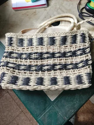 Bolso de rafia tejido beige y negro