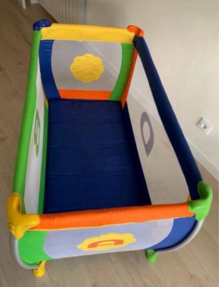 Cuna de viaje multicolor