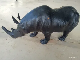 Figura Rinoceronte de piel