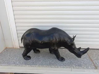Figura Rinoceronte de piel