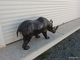 Figura Rinoceronte de piel