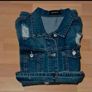 Cazadora vaquera mujer desgastada