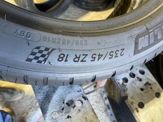 Neumático 235/45R18