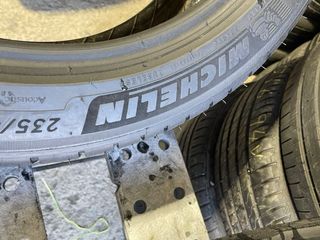 Neumático 235/45R18
