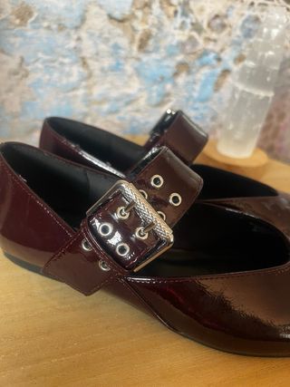 Bailarinas charol burdeos hebilla