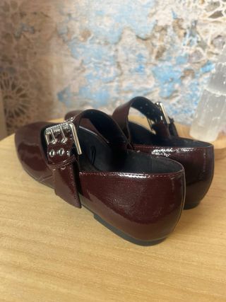 Bailarinas charol burdeos hebilla