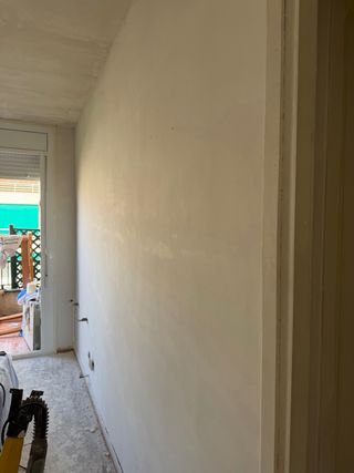 Alisado de paredes gotele, papel pintado