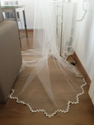Velo de novia Pronovias blanco roto