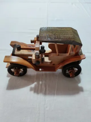 Macchina da collezione in legno vintage