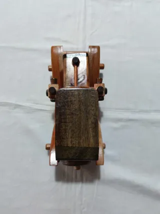 Macchina da collezione in legno vintage