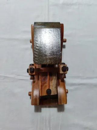 Macchina da collezione in legno vintage