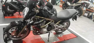 Kawasaki ER6-n ABS Negra y Dorada