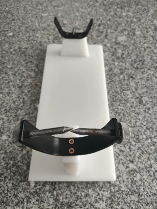 Jamonera Resina Blanca con Soporte Metálico