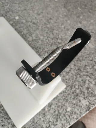 Jamonera Resina Blanca con Soporte Metálico