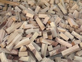Palos de madera de pino 50kg aprox